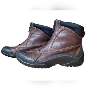 Clarks Mucker Waterproof Front Zip - Size  8